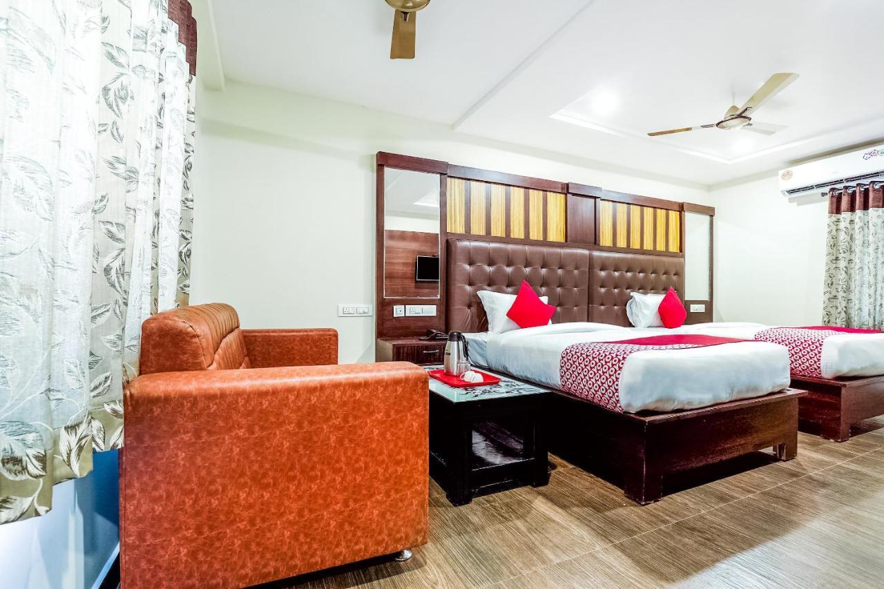 Oyo 16155 Hotel Dcm Grand Vijayawāda Eksteriør bilde