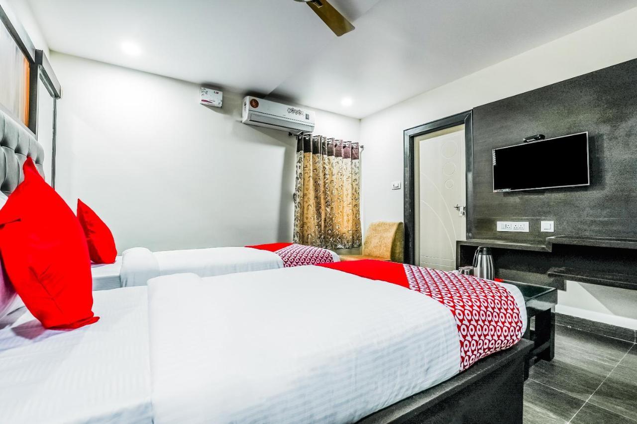 Oyo 16155 Hotel Dcm Grand Vijayawāda Eksteriør bilde