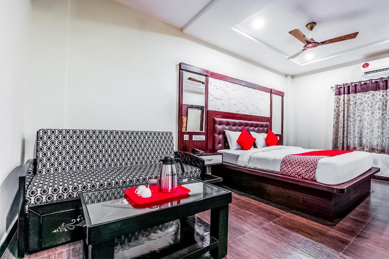 Oyo 16155 Hotel Dcm Grand Vijayawāda Eksteriør bilde