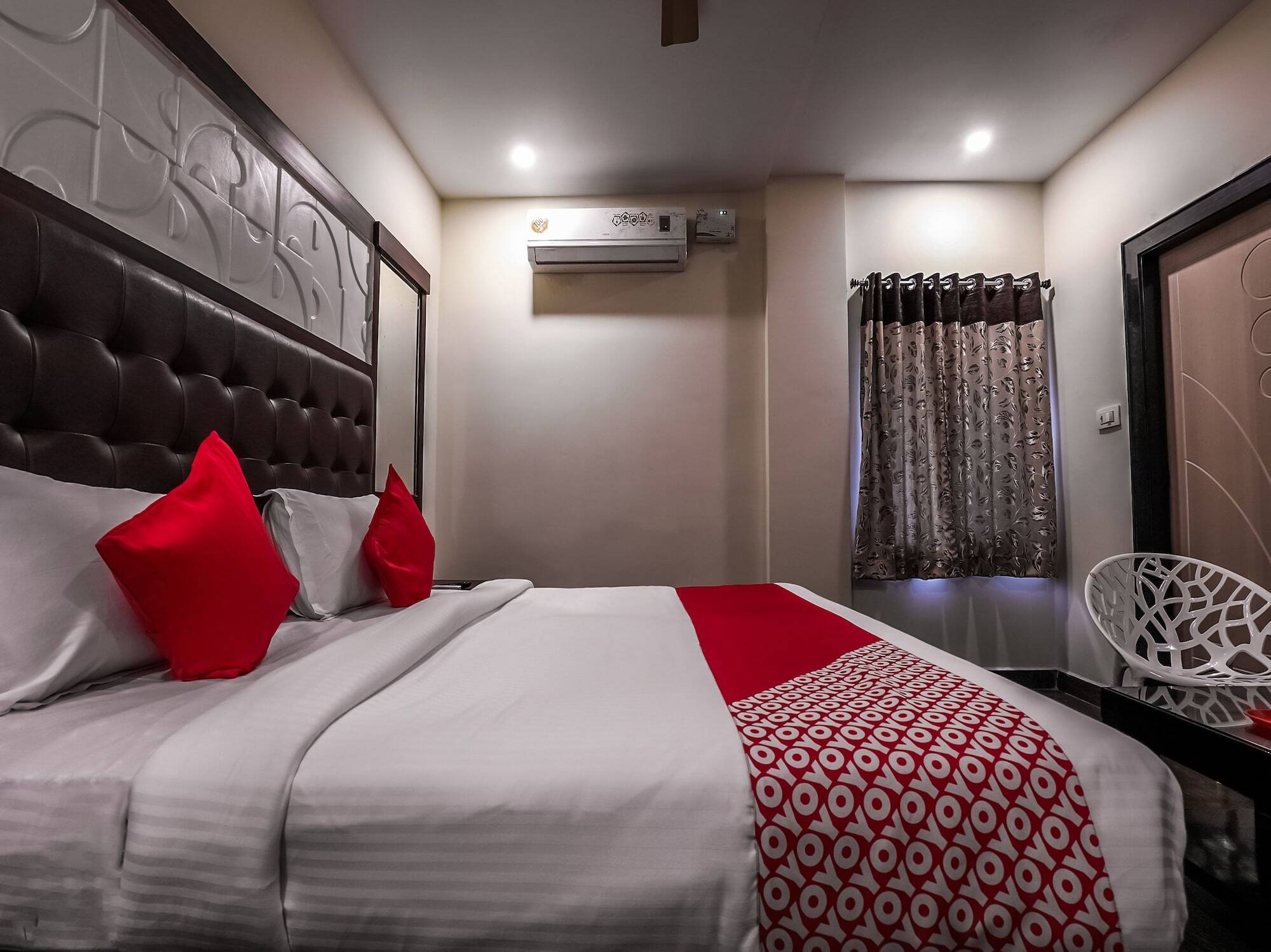 Oyo 16155 Hotel Dcm Grand Vijayawāda Eksteriør bilde